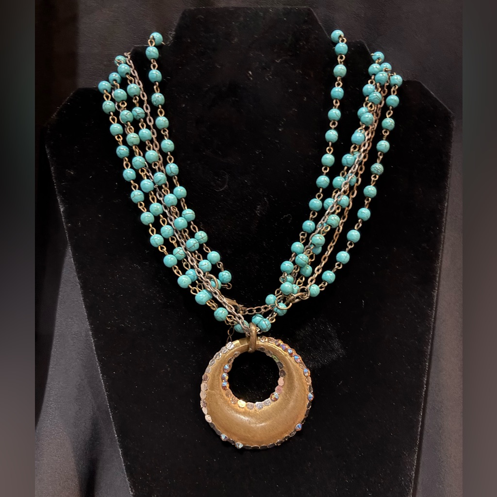 Beautiful Pink Panache Multistrand Turquoise Nevklace Copper Colored Pendant 20$